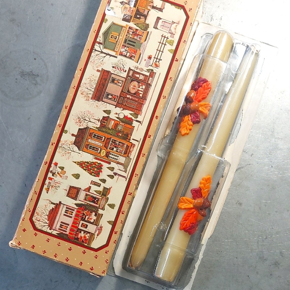 VTG Autumn Leaf Decorated Pillar Candles Avon 1982 acorns